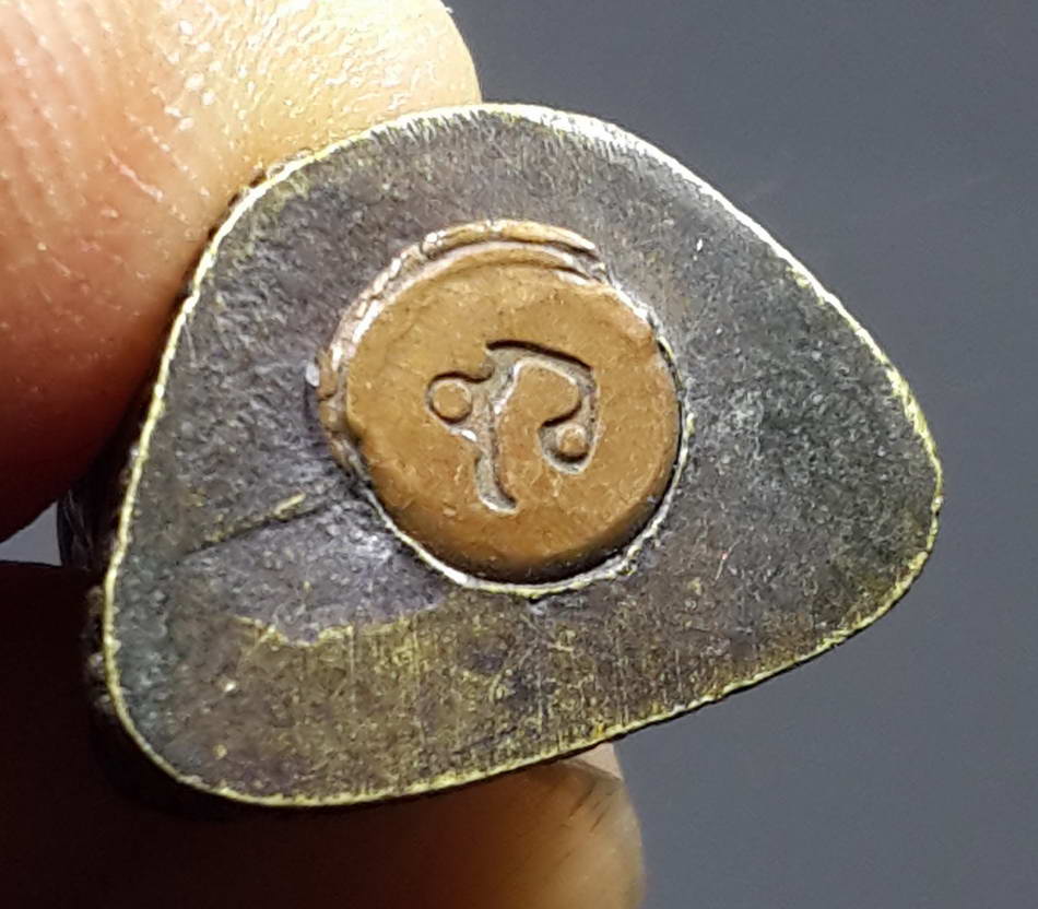 รหัสสินค้า พระกริ่ง พระหล่อ 192 รูปหล่ออุดกริ่ง พ่อท่านคล้าย วาจาสิทธิ์ ออกวัดธาตุน้อย จังหวัดนครศรีธรรมราช ไม่ทราบปีที่สร้าง เก่ามีอายุ