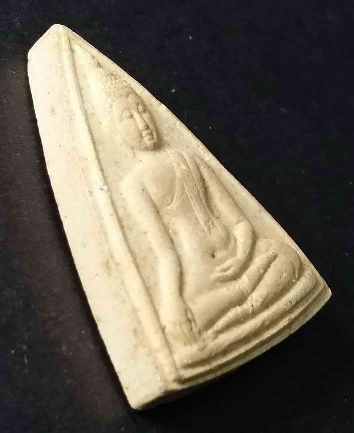 รหัสสินค้า ระยอง 003 พระนางพญาเนื้อผง พระเทพคุณาธาร วัดป่าประดู่ จังหวัดระยองสร้าง พระรายการนี้ให้เช่าบูชาแล้ว