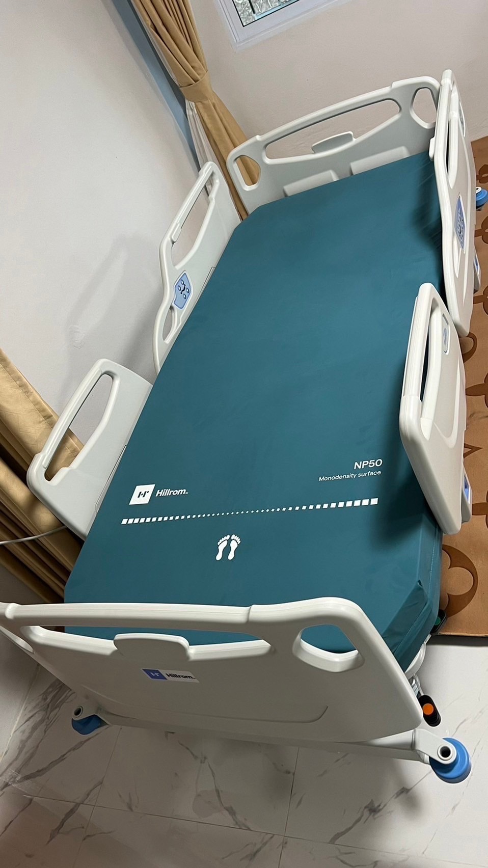 ชุดสุดคุ้ม E เตียงผู้ป่วยปรับระดับไฟฟ้า 5 ฟังก์ชั่น Hill-Rom รุ่น Centuris Type C แบบราวกั้นปีกนกยาว + ฟูก Hill-Rom NP50 แบรนด์จากประเทศสหรัฐอเมริกา + แถมพิเศษ หมอน + ผ้าปูที่นอน + ผ้ายาง + เก้าอี้นั่งอาบน้ำ + ไม้เท้า รับประกัน 1 ปี (รุ่นขายดี)