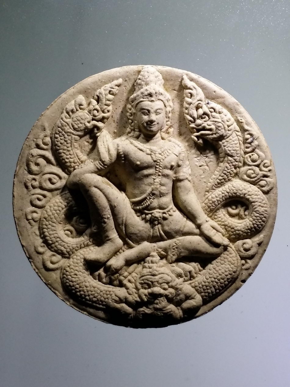 รหัสสินค้า จตุคามรามเทพ 906 พระเทวราชโพธิสัตว์จตุคามรามเทพ เนื้อว่านขาวโรยผงตะไบ รุ่นมหาเศรษฐีบุญฤทธิ์ หลวงพ่อจอน วัดบุญฤทธิ์ จังหวัดนครราชสีมา จัดสร้าง ปี 2550