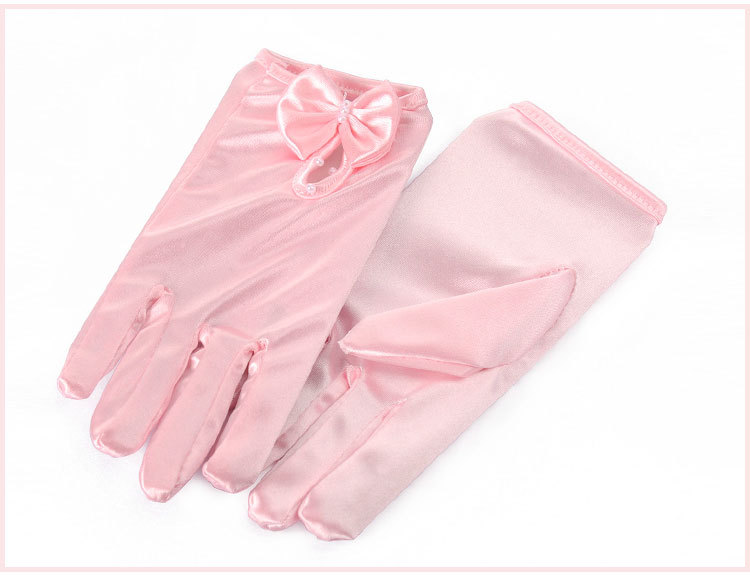 GL1081 ถุงมือเด็กออกงานสีชมพู เหมาะ 3-8 ขวบ หรือใช้เป็นถุงมือที่ใช้ในการแสดง ยืดได้เยอะ รอบแขนก่อนยืด 6นิ้ว-ยืดได้ถึง8นิ้ว-ความยาว 6.5นิ้ว น้องที่มีนิ้วกลาง 2.25-2.75นิ้ว ใช้ได้ค่ะ