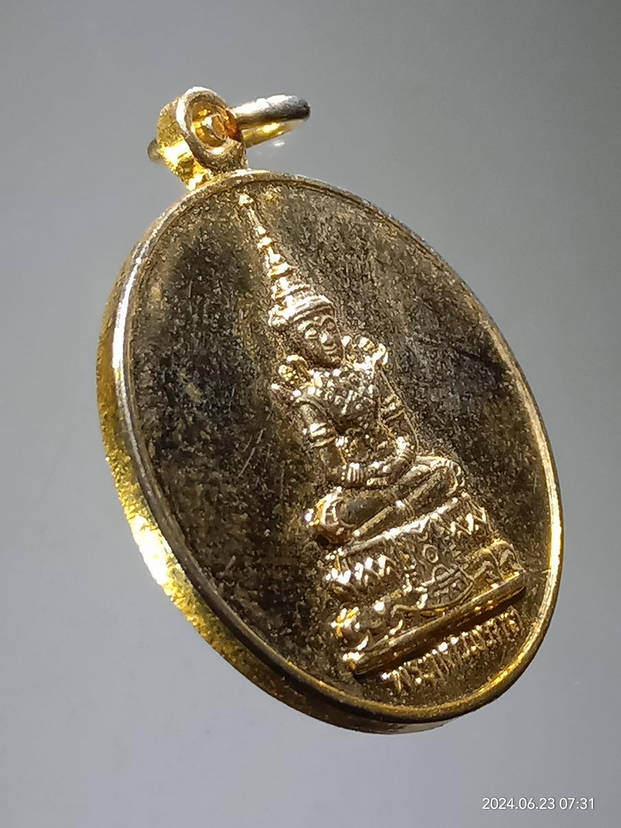 รหัสสินค้า เหรียญพระพุทธ 008 เหรียญกะไหล่ทอง พระแก้วมรกต หลังพระสยามเทวาธิราช ไม่ทราบวัดที่สร้าง