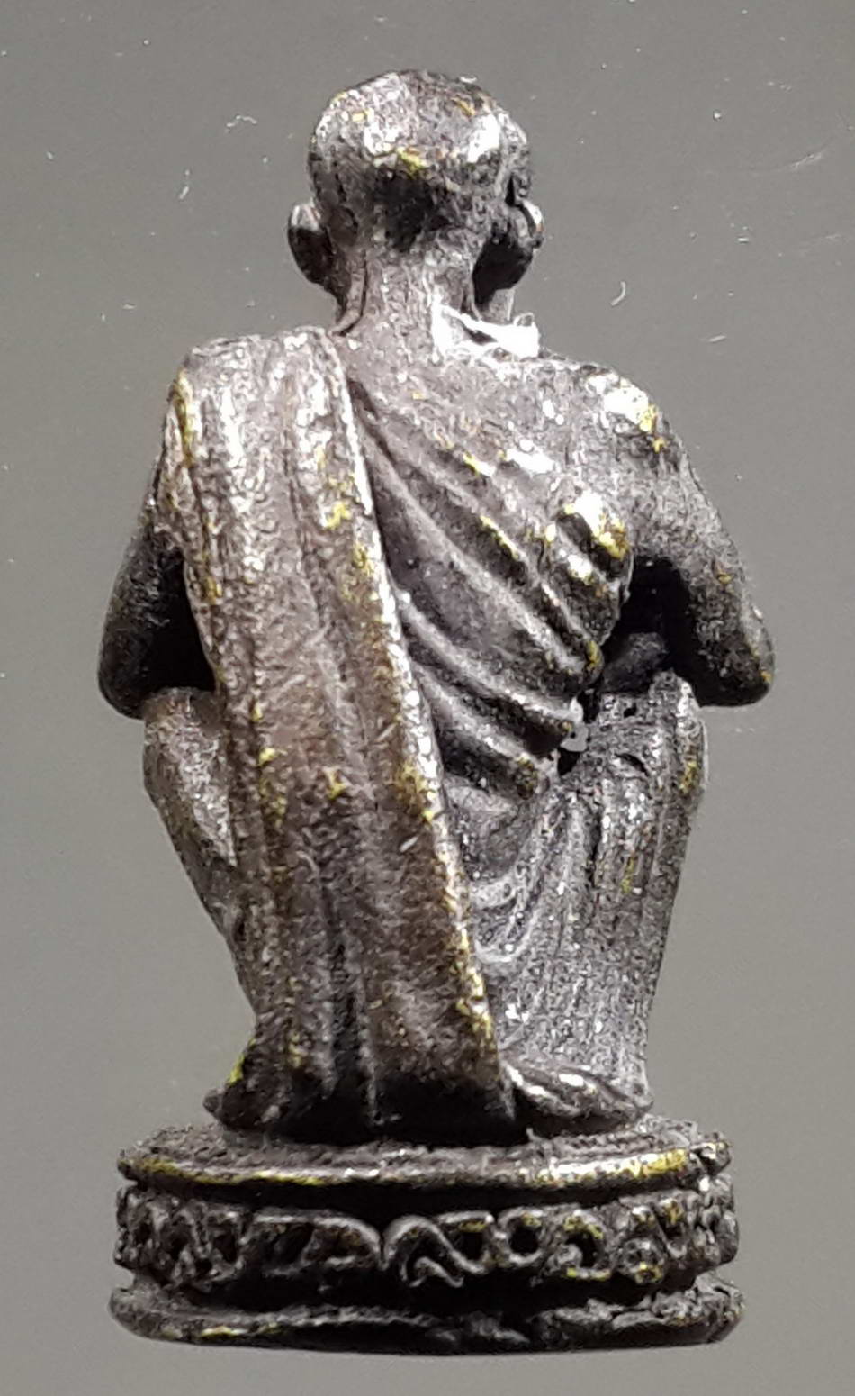 รหัสสินค้า พระกริ่ง พระหล่อ 275 รูปหล่อนั่งเอกลักษณ์ หลวงพ่อคูณ วัดบ้านไร่ อำเภอด่านขุนทด จังหวัดนครราชสีมา สร้างปี 2536