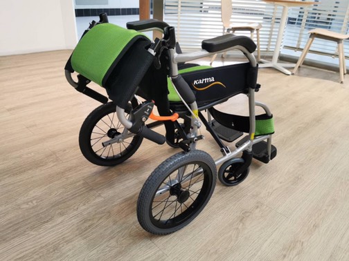 รถเข็นวีลแชร์น้ำหนักเบา พับได้ อลูมินัมอัลลอยด์คาร์ม่า รุ่น Ergo Lite (WheelChair KARMA Ergo Lite) น้ำหนักเบาเพียง 8.5 กก. เบากว่าทุกรุ่นของคาร์ม่า เหมาะสำหรับเดินทาง ของแท้ รับประกันศูนย์ไทย 5 ปี (รุ่นยอดนิยม)