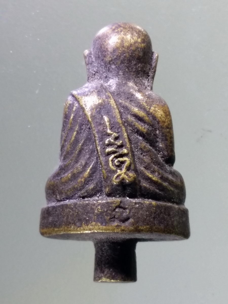 Antig Pim 101 รูปหล่อเทช่อ หลวงพ่อเงิน วัดบางคลาน จังหวัดพิจิตร ด้านหลังมียันต์ ตัวเฑาะว์ โค้ต นะ หล่อในตัว ไม่ทราบปีที่สร้าง เนื้อหาเก่ามีอายุ