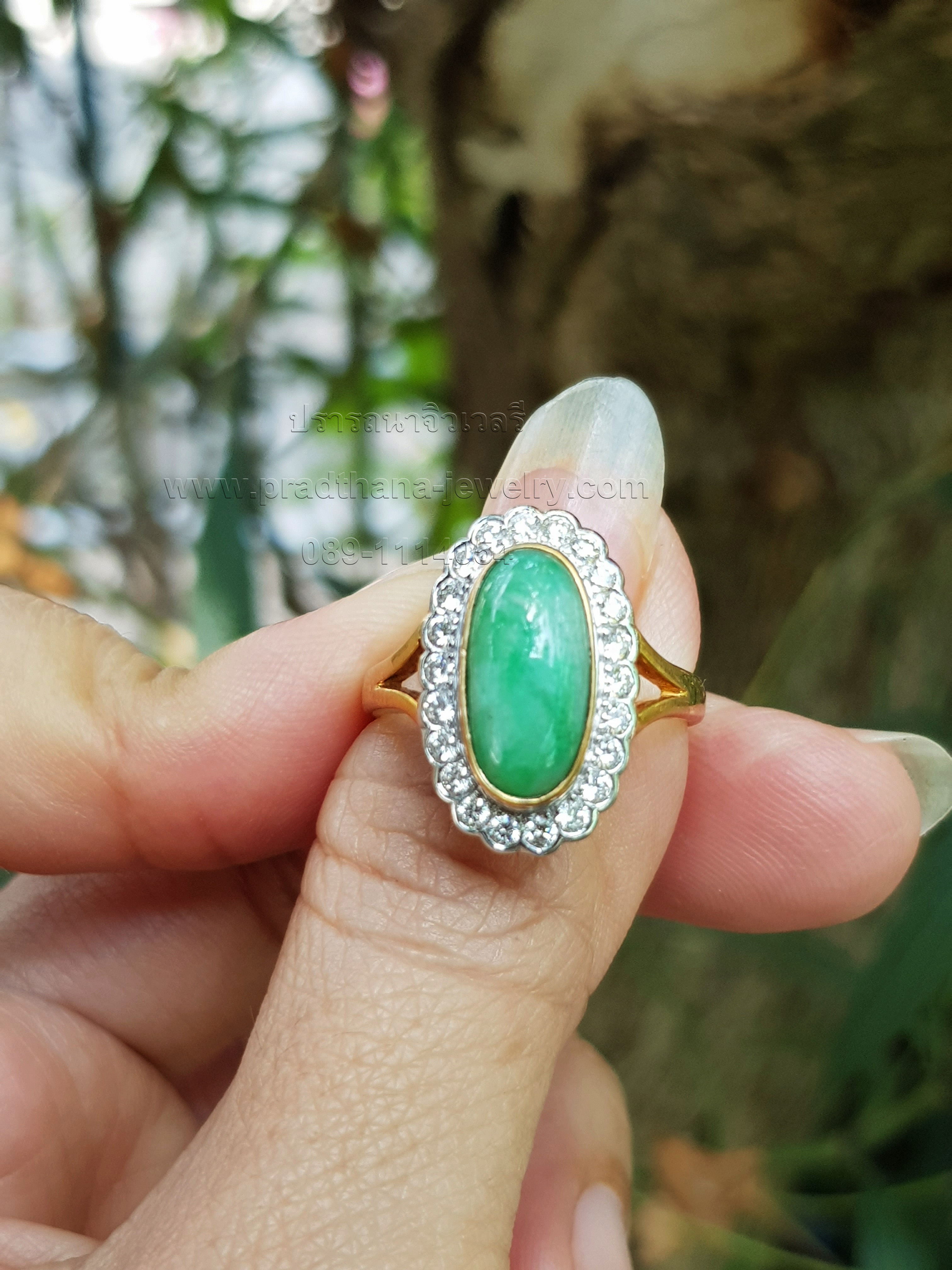 แหวนหยกล้อมเพชร