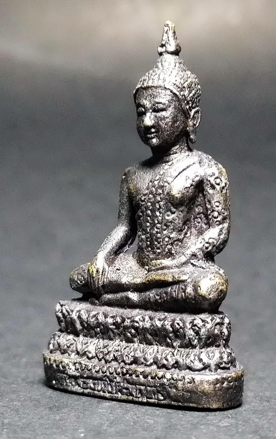 รหัสสินค้า พระกริ่ง พระหล่อ 388 รูปหล่อหลวงพ่อสัมฤทธิ์ ไม่ทราบวัด ไม่ทราบปีที่สร้าง เนื้อโลหะเก่า มีอายุ