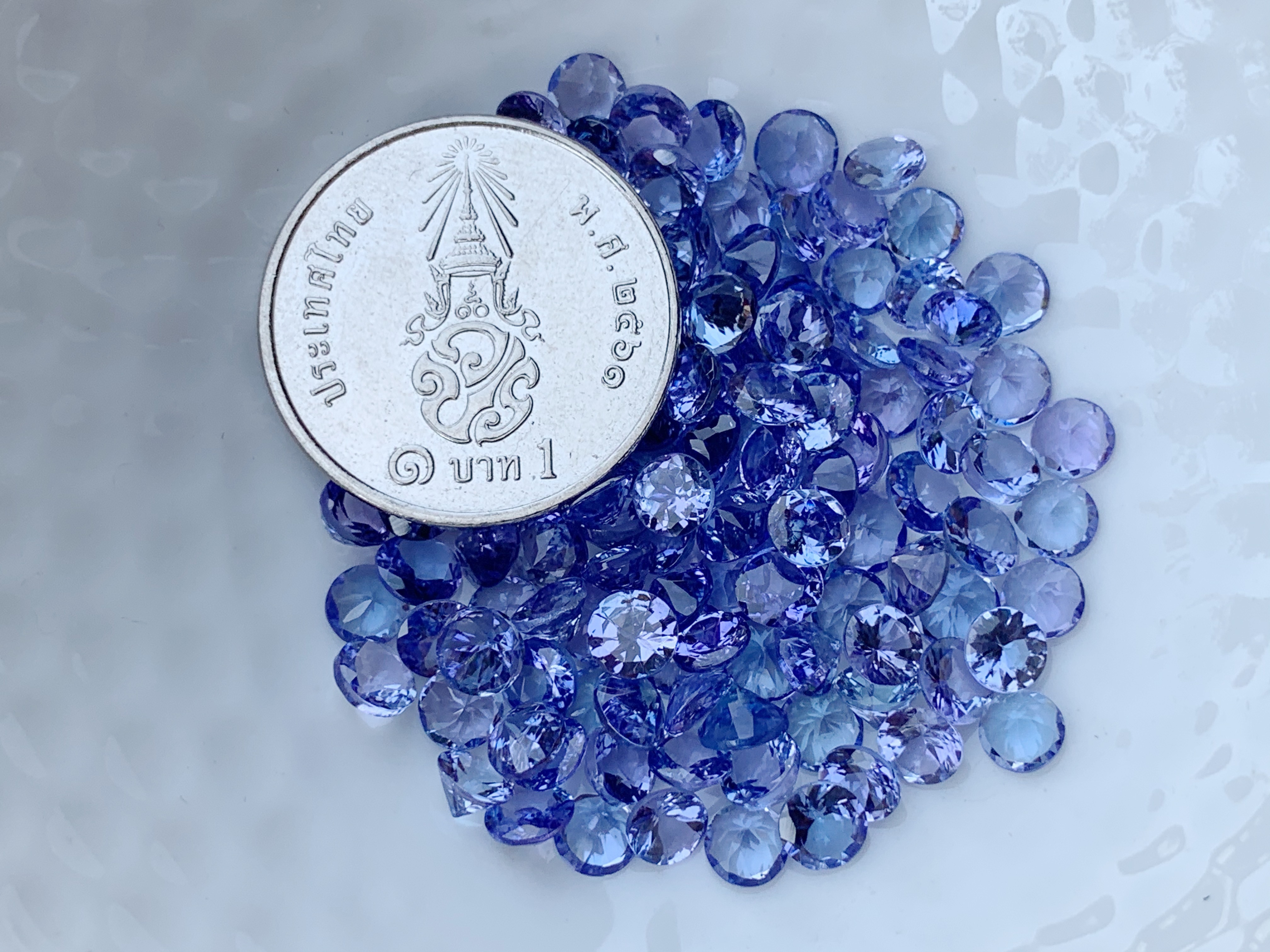 แทนซาไนท์กลม 4.0 มม. 1 กะรัต