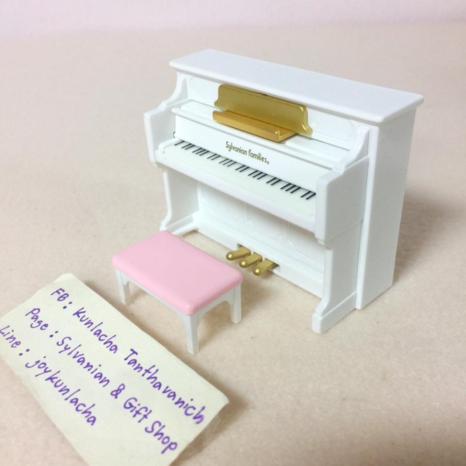 เปียโนสีขาวตัดทองสวยหรู สวยมากค่ะ Piano Set : Sylvanian Families