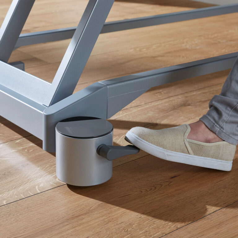 ชุดเตียงคนป่วยไฟฟ้า LIBRA จากประเทศเยอรมัน (เตียงปรับต่ำสุด 25 cm.) ราวกั้นเตียง 2 ตอน แบบเต็มเตียง + พร้อมที่นอนโฟมป้องกันแผลกดทับ MERCURY หนา 15 ซม. จากประเทศอังกฤษ + ชุดผ้าปูที่นอน