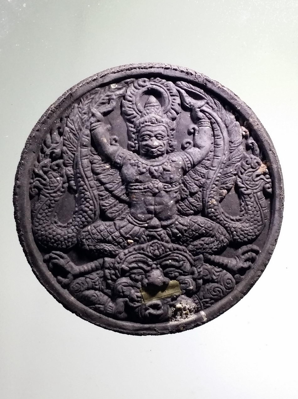 รหัสสินค้า จตุคามรามเทพ 908 พระเทวราชโพธิสัตว์จตุคามรามเทพ เนื้อว่านดำปัดทอง ฝังตะกรุด โรยผงตะไบ รุ่นมหาเศรษฐีบุญฤทธิ์ หลวงพ่อจอน วัดบุญฤทธิ์ จังหวัดนครราชสีมา จัดสร้าง ปี 2550