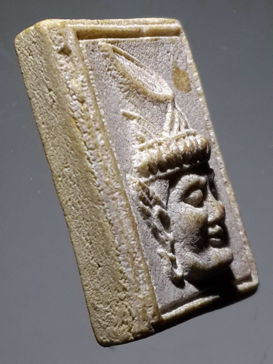 รหัสสินค้า พระไม่ทราบที่ 394 เศียรพ่อแก่ เนื้อผง หลังกลอง ไม่ทราบสำนัก พระรายการนี้ให้เช่าบูชาแล้ว