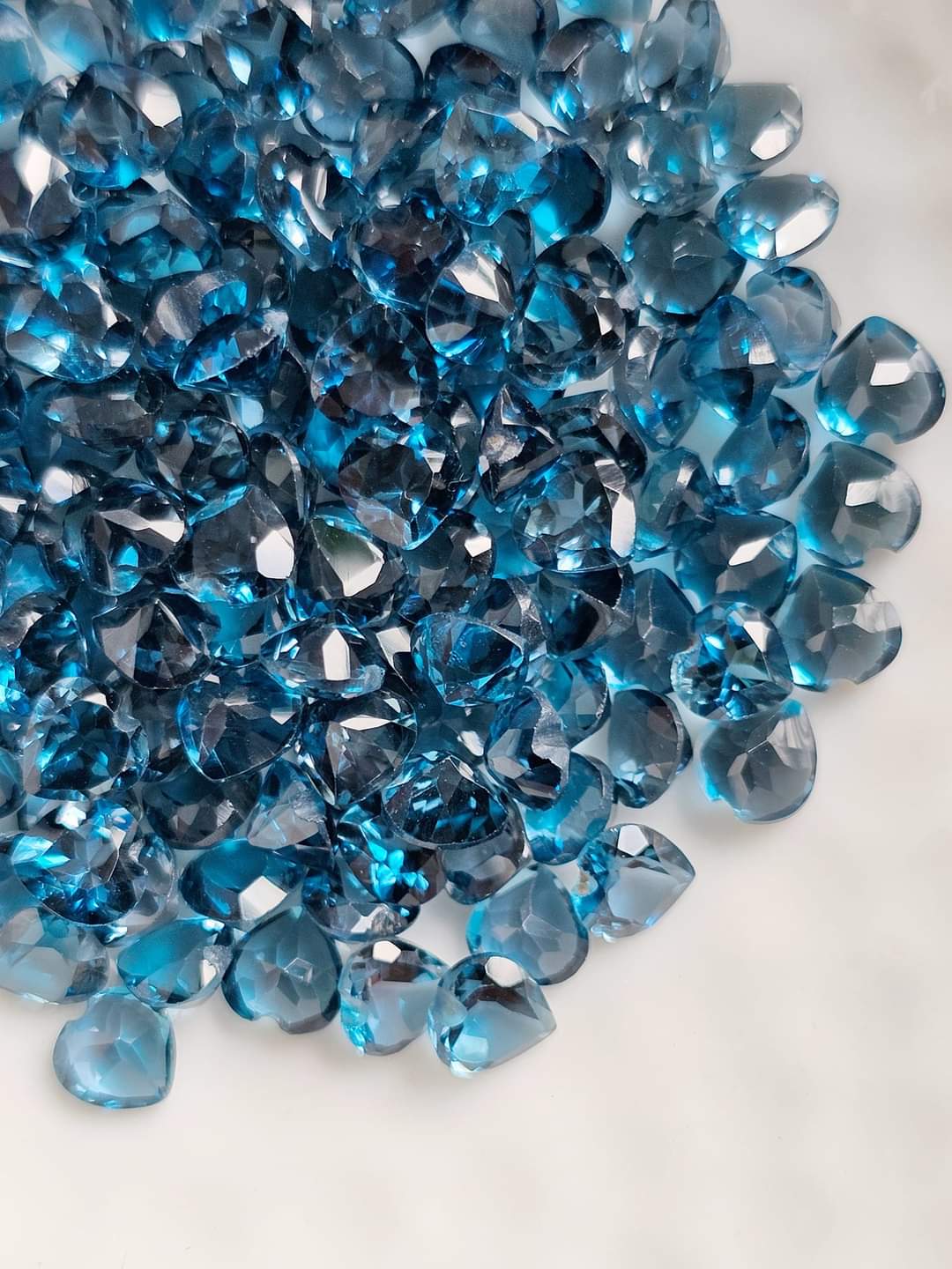 พลอยลอนดอนบลูโทปาสหัวใจ 4 มม. 1 กะรัต