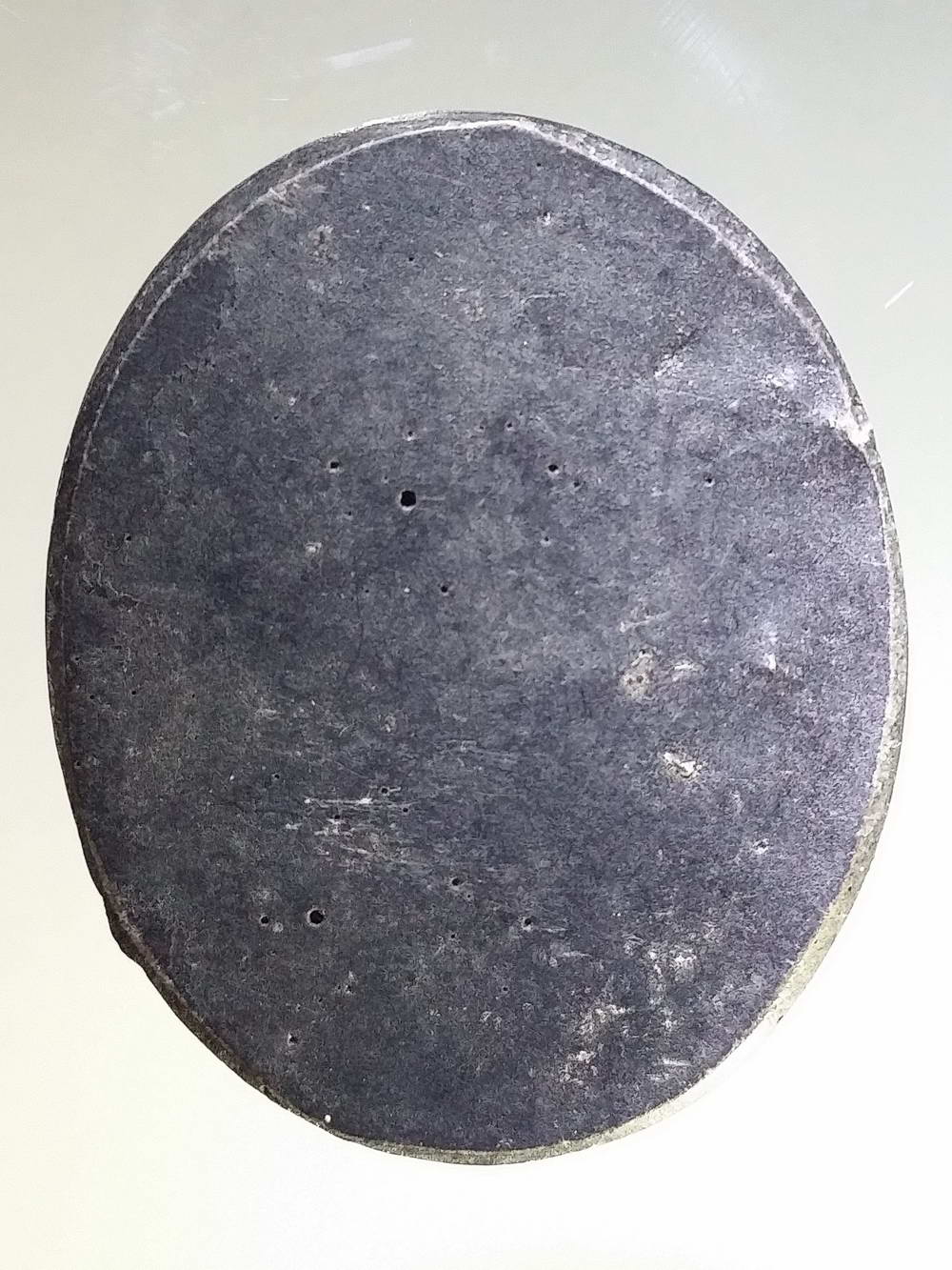 รหัสสินค้า หลวงปู่ทวด วัดต่างๆ 232 หลวงปู่ทวด เหยียบน้ำทะเลจืด พิมพ์รูปไข่ เนื้อเรซิ่น ไม่ทราบวัดที่สร้าง