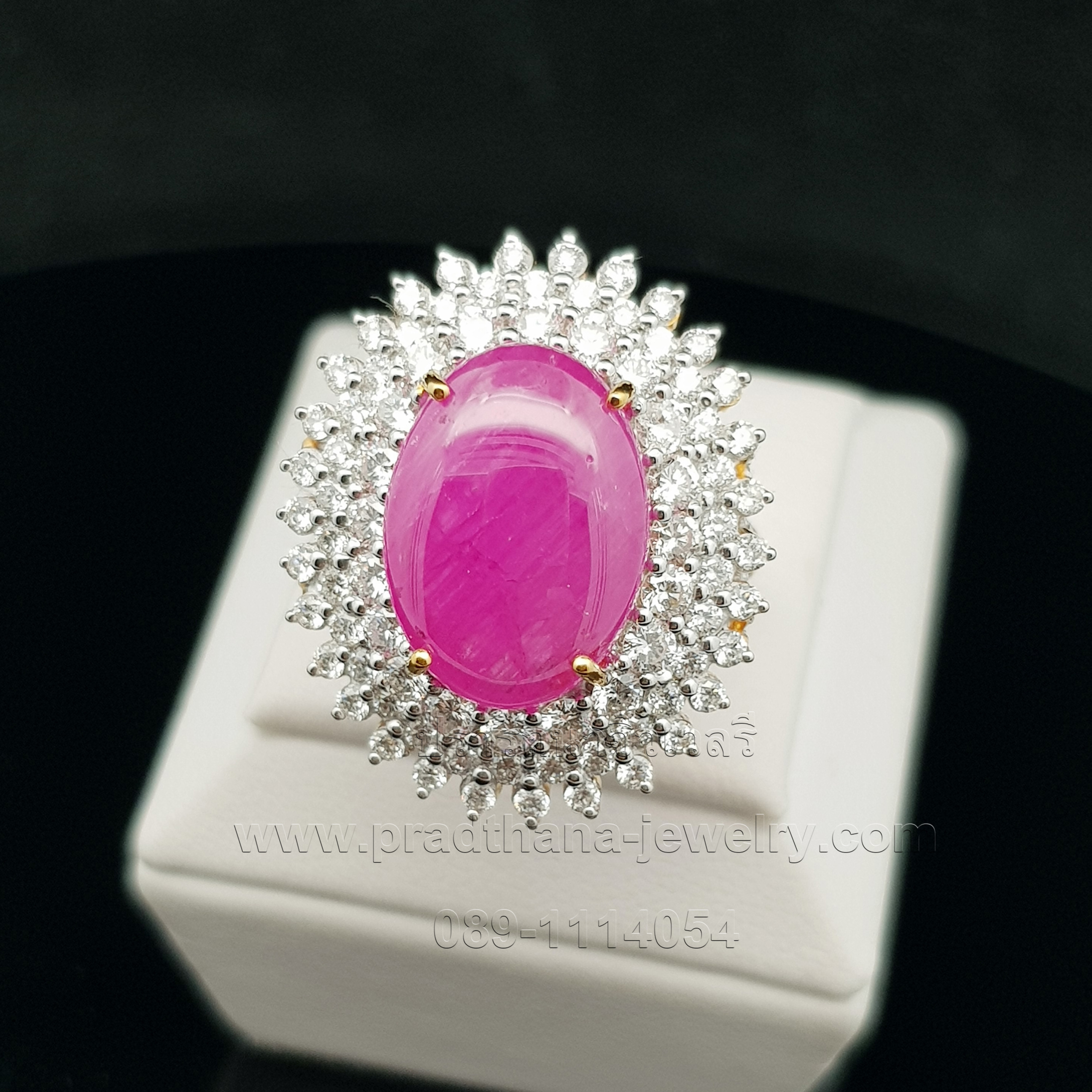 แหวนทับทิมล้อมเพชรสามชั้น