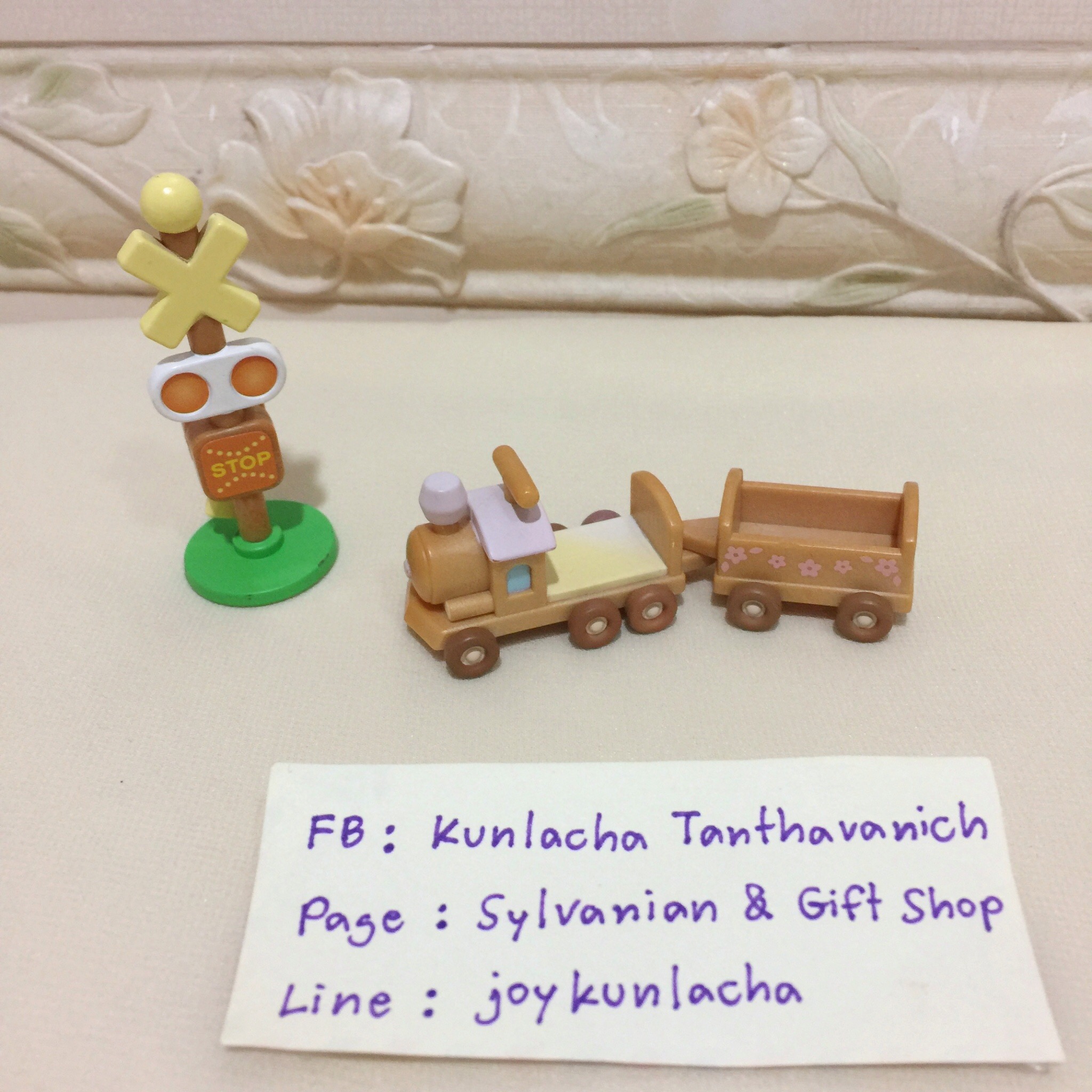 รถไฟของเบบี๋ ด้านหลังมีช่องใส่ของเล่น ตรงที่นั่งสีออกเหลืองค่ะ Baby Train : Sylvanian Families