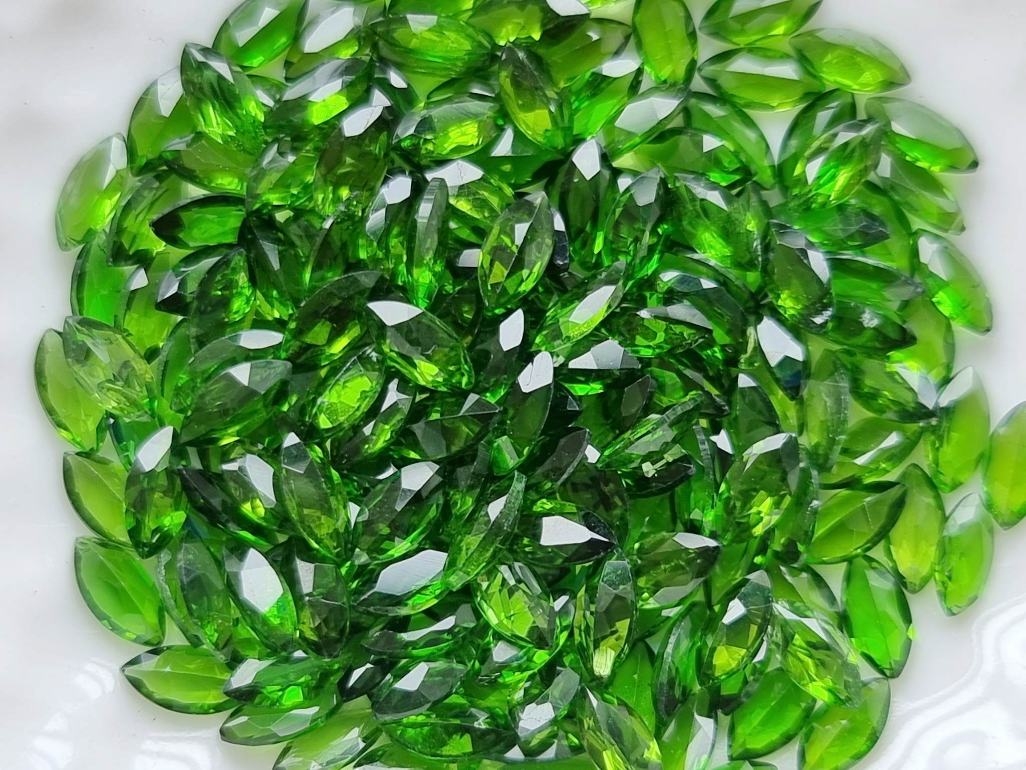 พลอยโครมไดออฟไซด์มาคี 6x3 mm. 1 กะรัต