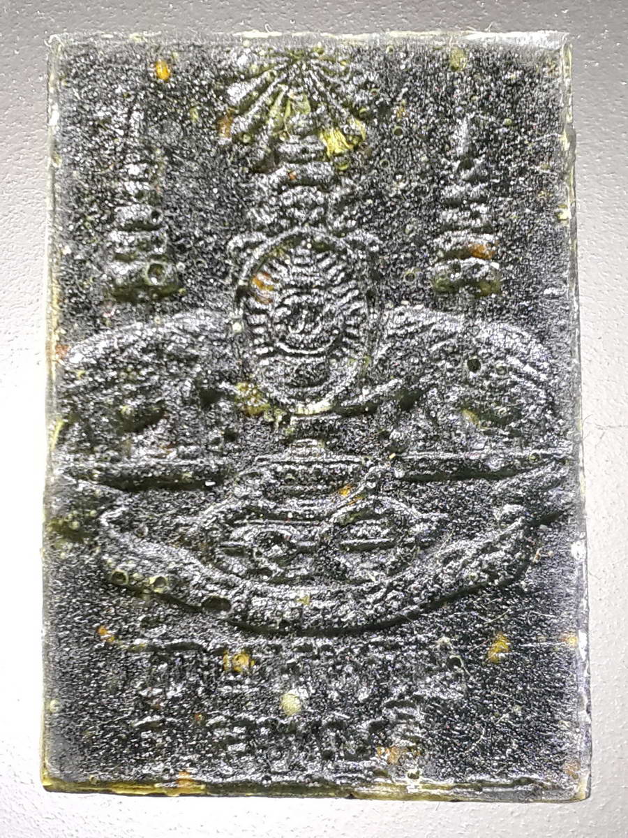 รหัสสินค้า พระมีกล่อง 351 พระสมเด็จนิล รุ่น 50 ปีครองราชย์ วัดบางพาน จังหวัดลพบุรี สร้างปี 2539