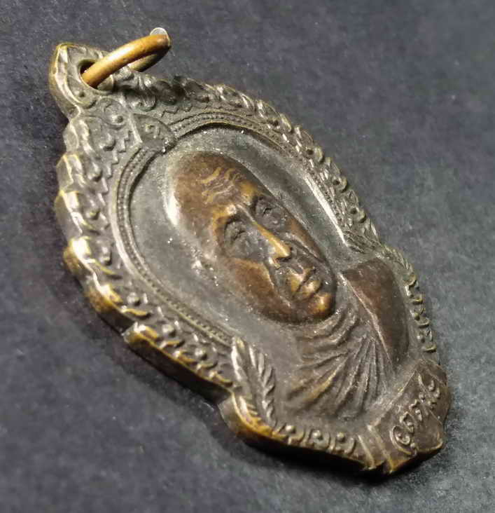 รหัสสินค้า เหรียญคณาจารย์ 145 เหรียญเสาร์ 5 หลวงพ่ออุตตมะ วัดวังก์วิเวการาม จังหวัดกาญจนบุรี สร้างปี 2536 พระรายการนี้ให้เช่าบูชาแล้ว