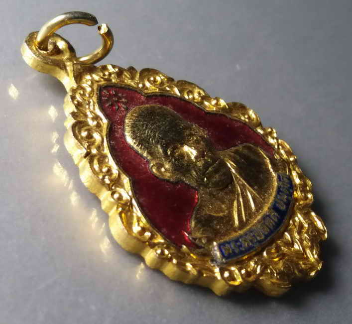 รหัสสินค้า เหรียญคณาจารย์ 412 เหรียญกะไหล่ทองลงยา พระครูปลัดตี๋ วัดบางเสาธง เขตบางกอกน้อย กรุงเทพฯ ที่ระลึกในการสร้างพระอุโบสถ พระรายการนี้ให้เช่าบูชาแล้ว