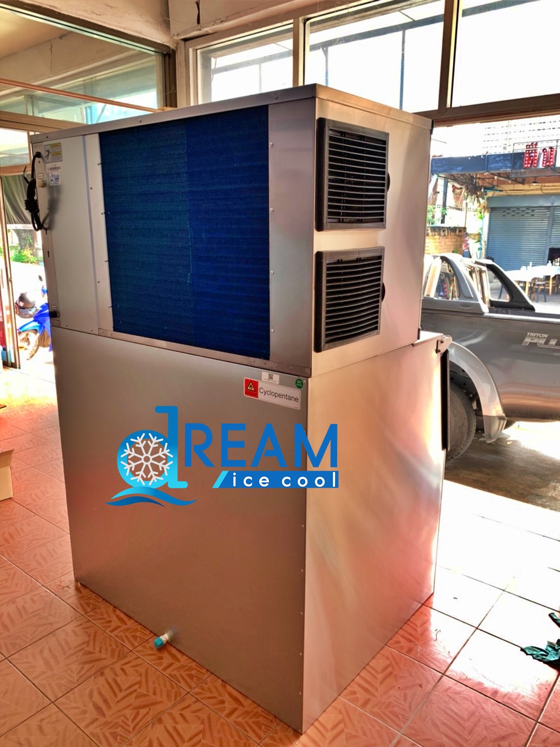 เครื่องทำน้ำแข็งอัตโนมัติ รุ่นกำลังผลิต 650–680 กก./วัน