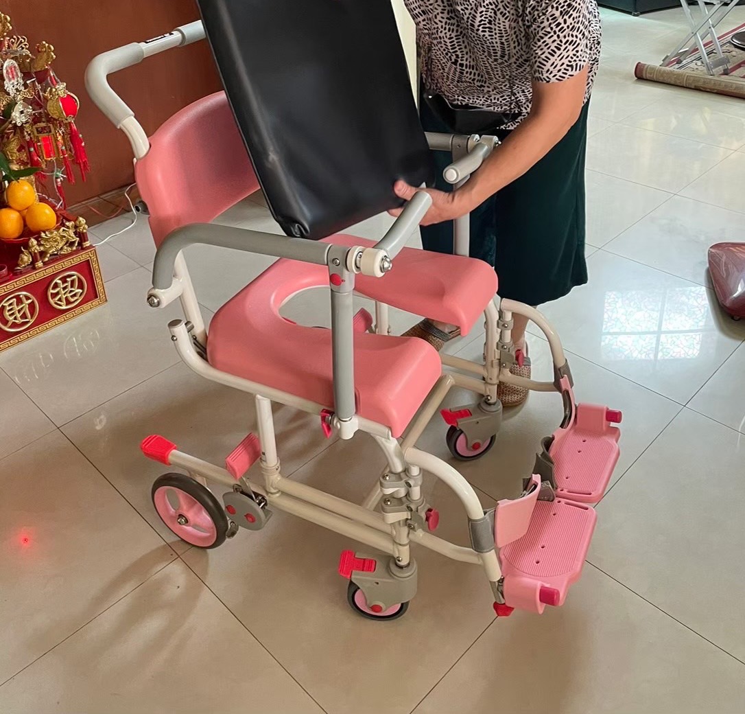 รถเข็นคร่อมสุขภัณฑ์ อาบน้ำ นั่งถ่าย อเนกประสงค์ Matsunaga Wheelchair รุ่น SW21W (入浴関連) แบรนด์จากประเทศญี่ปุ่น (รุ่นยอดนิยม)