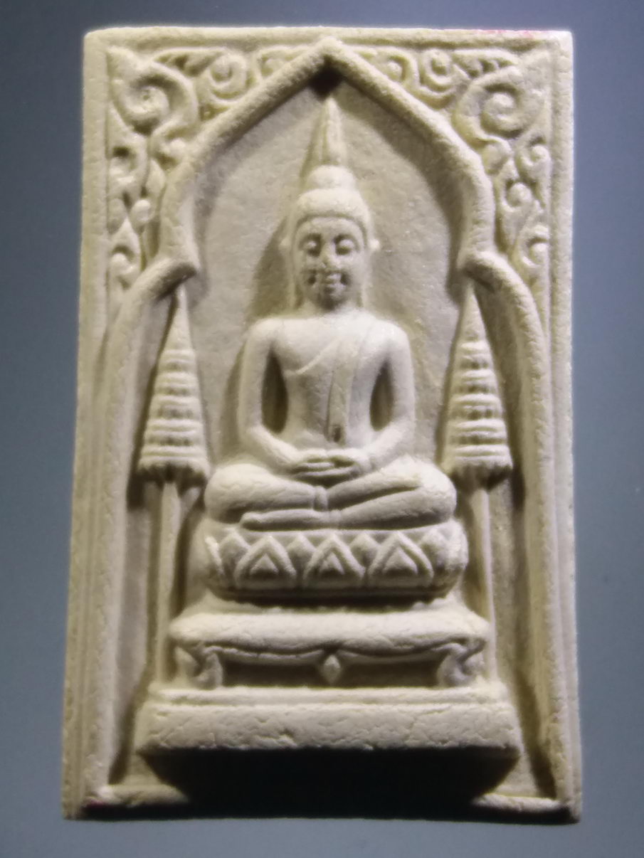 รหัสสินค้า พระมีกล่อง 3927 หลวงพ่อพุทธมหาลาโภ เนื้อผง วัดคลองเตยนอก เขตคลองเตย ท่าเรือ กรุงเทพฯ สร้างปี 2536 รุ่นฉลองศาลาการเปรียญ