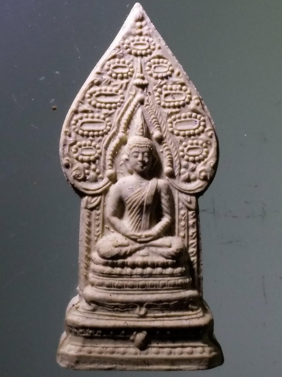 รหัสสินค้า พระมีกล่อง 3154 พระนิรันตรายเนื้อผง วัดป่าบ้านผือ อำเภอม่วงสามสิบ จังหวัดอุบลราชธานี สร้างปี 2542 ปลุกเสก วัดบวรนิเวศวิหาร (ปลุกเสก 2 วัด 2 พิธี)