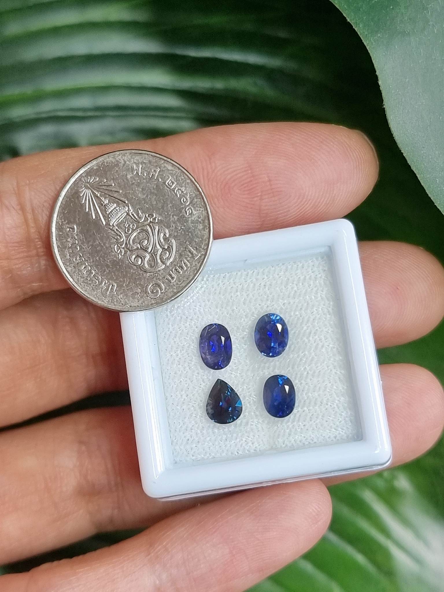 พลอยไพลินเผาเก่า นน.รวม 4 เม็ด 2.55 กะรัต 1 ชุด