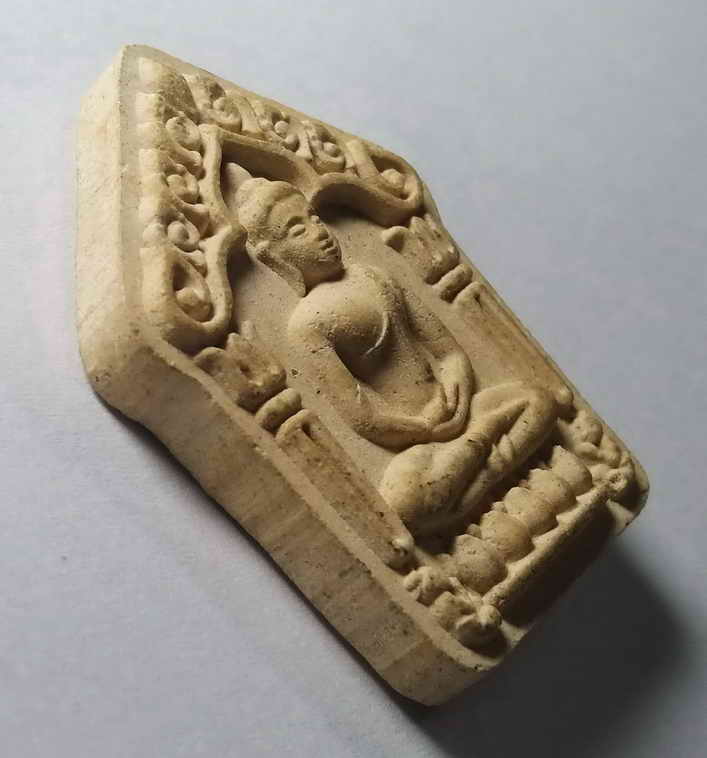 รหัสสินค้า พระไม่ทราบที่ 072 พระขุนแผนกุมารทอง ซุ้มเรือนแก้ว หลังยันต์ ไม่ทราบที่ ยันต์นี้เป็นยันต์ของหลวงปู่ทิม น่าจะเป็นพระทางสายภาคตะวันออกแถวชลบุรี