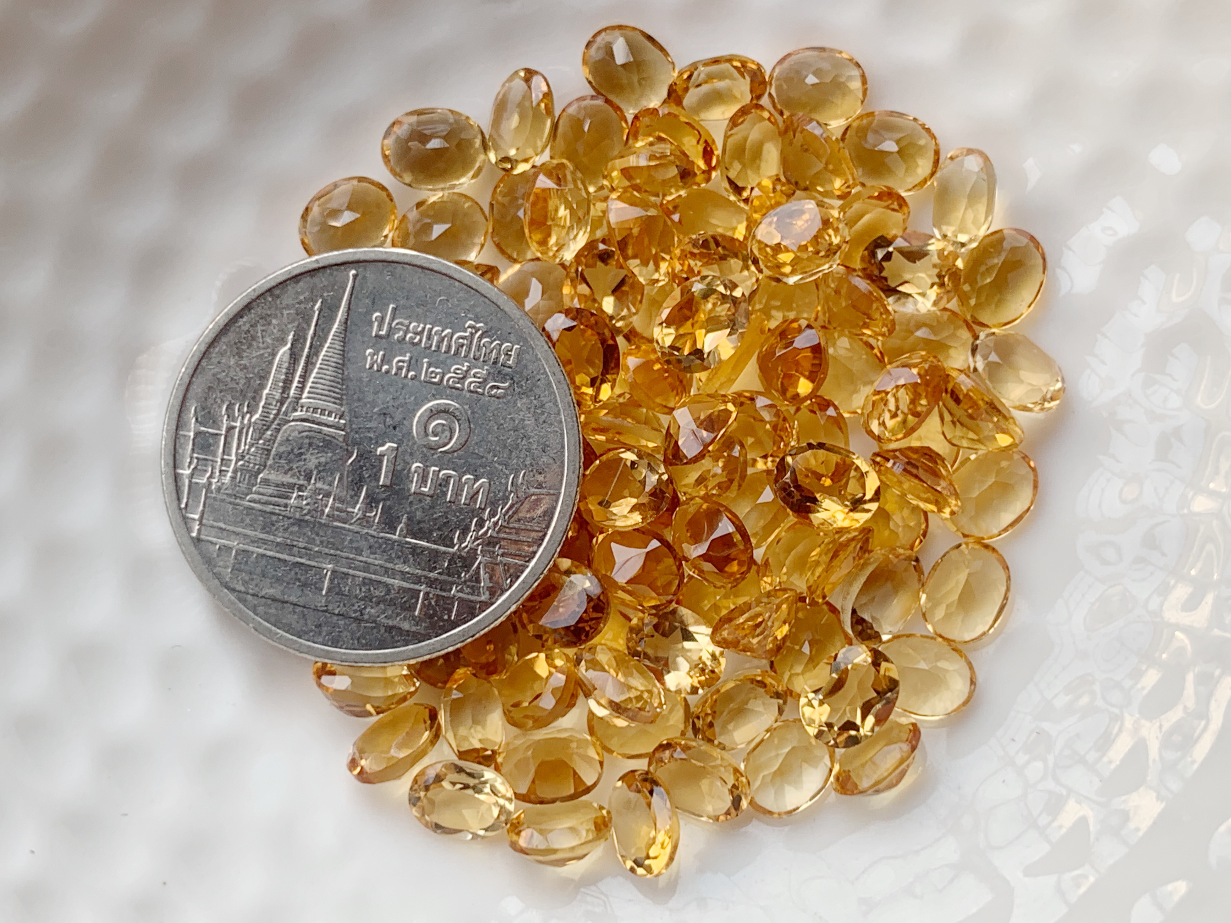 ซิทรินอ่อนไข่ 5X4 มม. 5 กะรัต