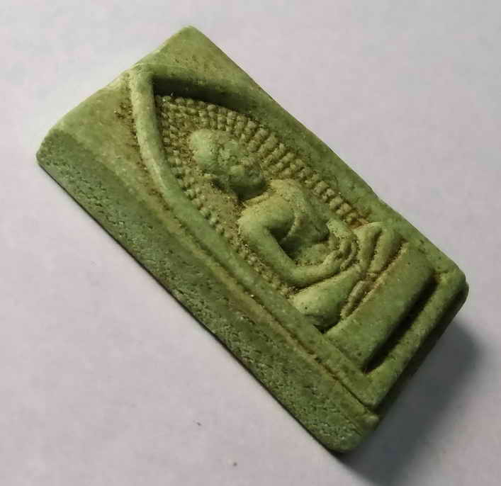 รหัสสินค้า พระเนื้อดิน เนื้อผง เนื้อว่าน 265 พระผงหยก หลวงพ่อวิริยังค์ วัดธรรมมงคล