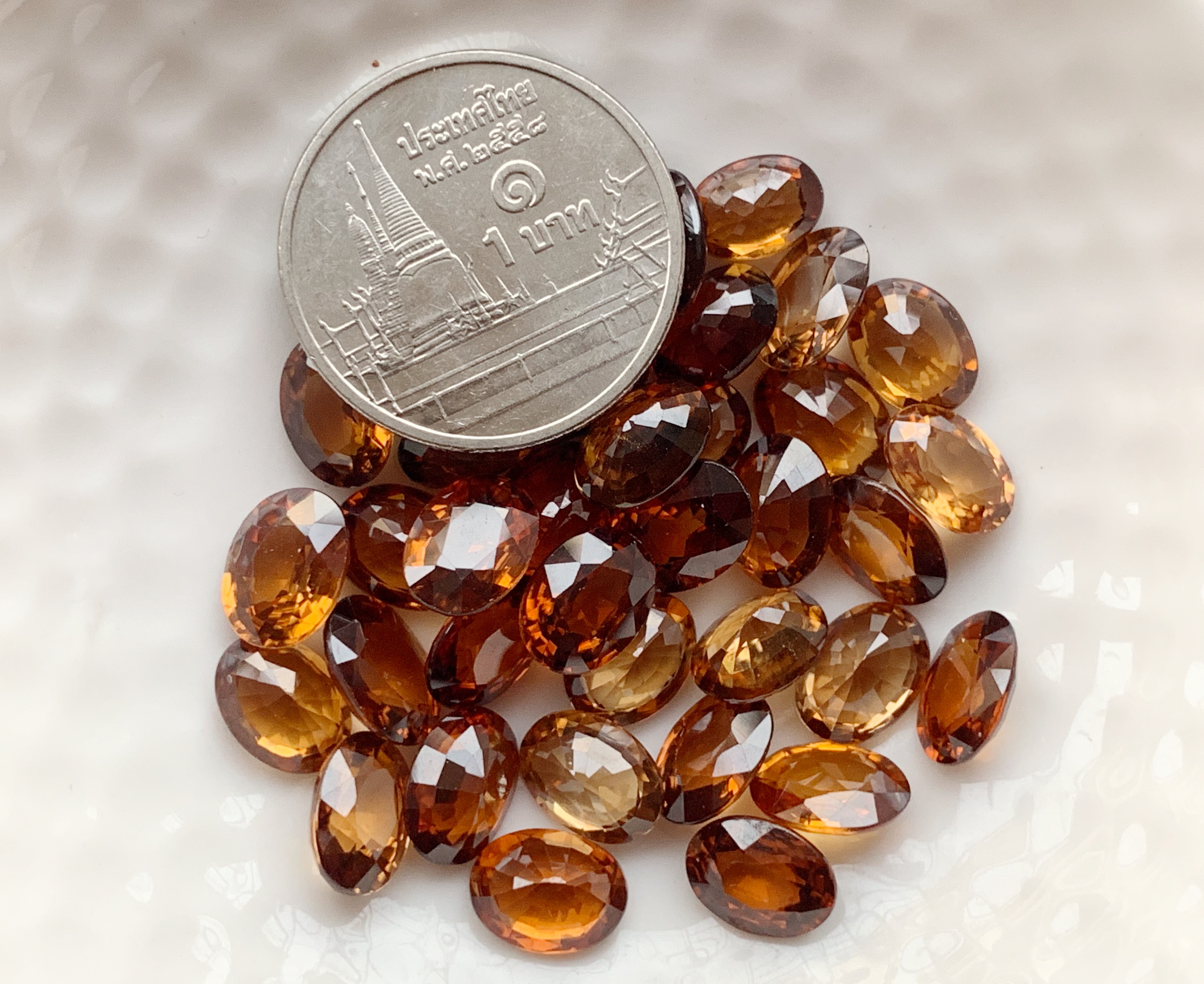 เพทายดิบไข่ 8X6 มม. 1 เม็ด