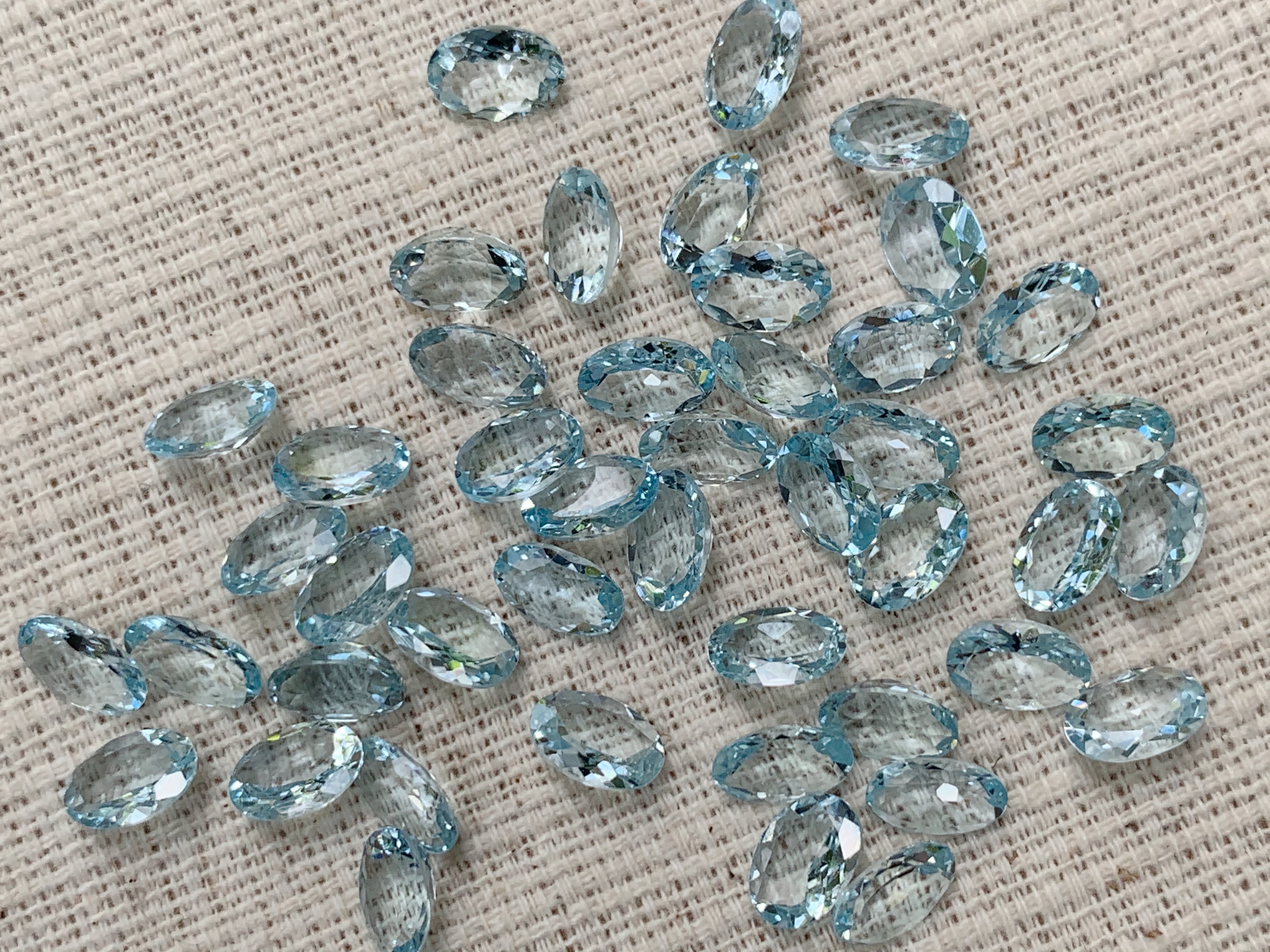 อความารีนไข่ 7x5 mm 1 กะรัต