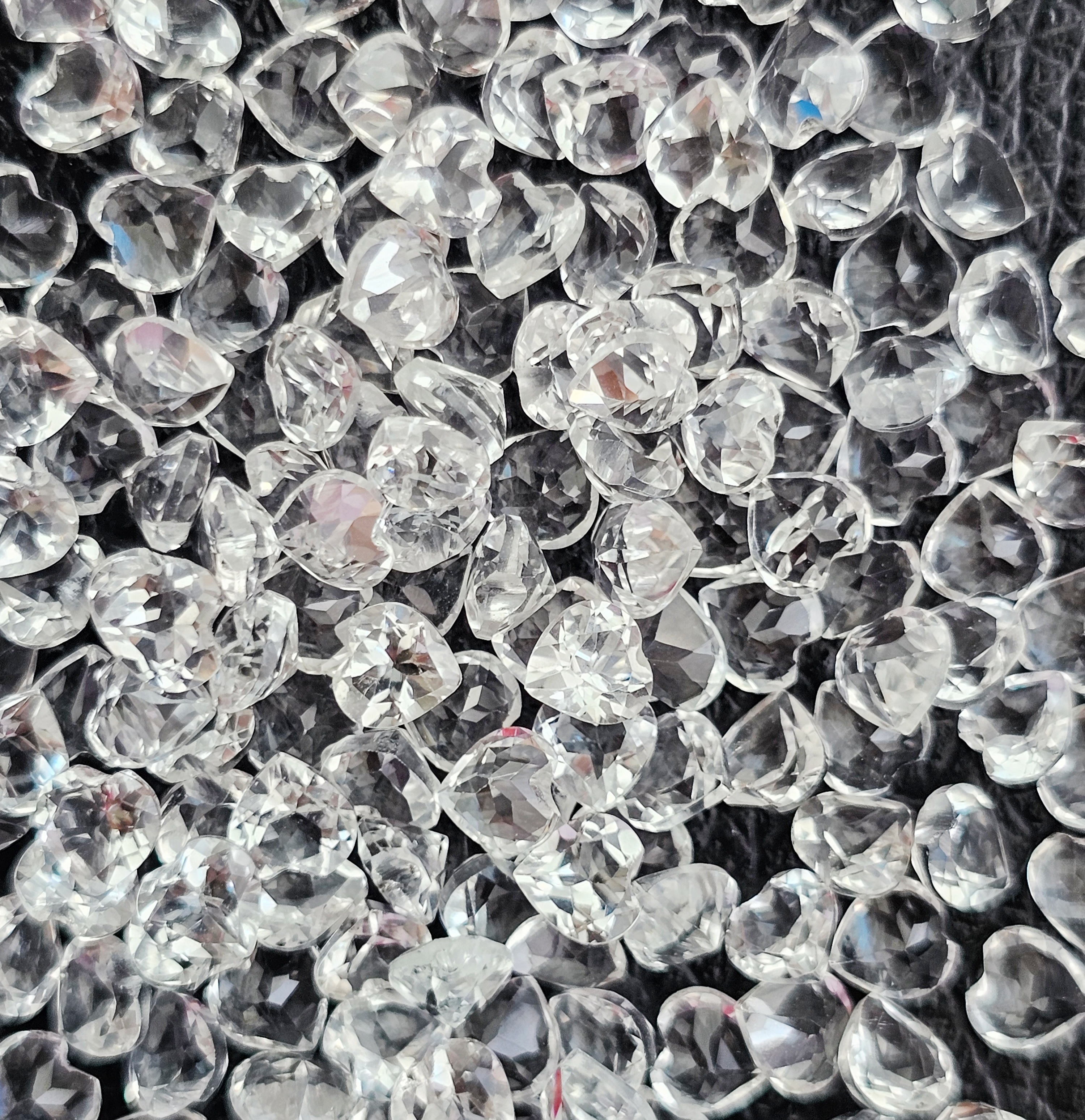 พลอยไวท์โทปาสหัวใจ 4 มม. 5 กะรัต