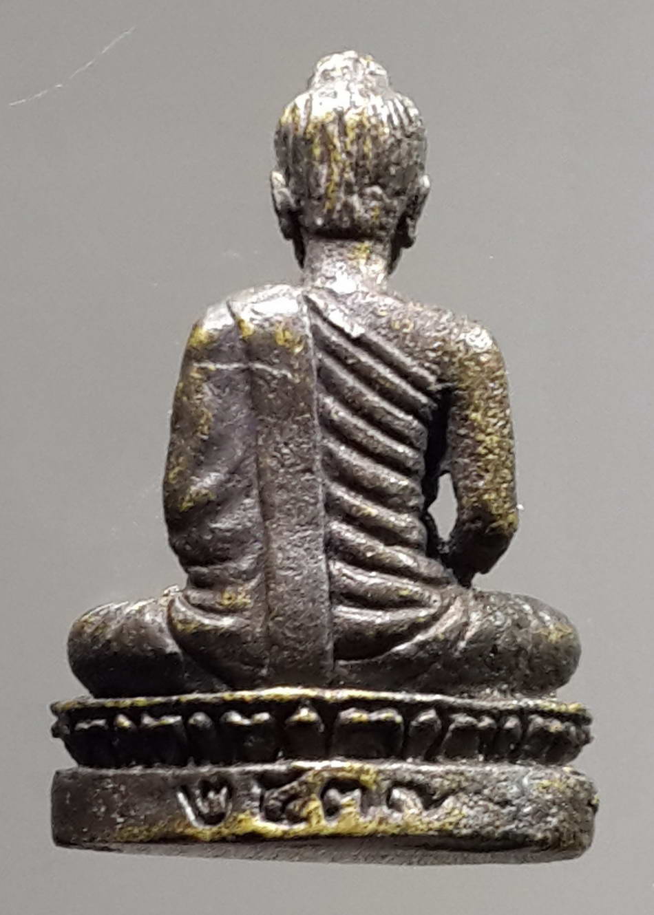 รหัสสินค้า พระกริ่ง พระหล่อ 293 รูปหล่อพระพุทธเจ้ามหาศาสดาโลก วัดเขาตะล่อม สร้างปี 2537 เนื้อทองเหลืองรมดำ พระรายการนี้ให้เช่าบูชาแล้ว