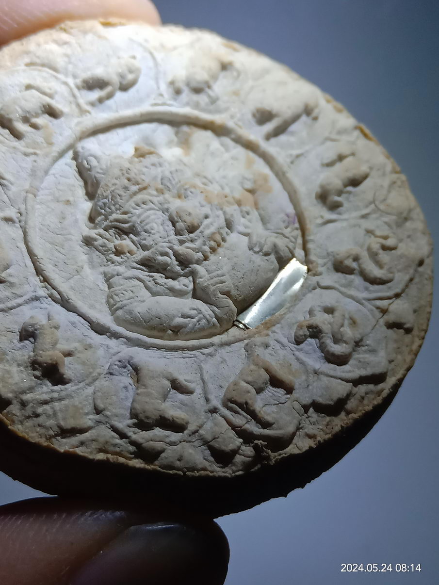 รหัสสินค้า พระมีกล่อง 3950 จตุคามรามเทพ รุ่น เก้าหน้ามหาโชคมหาเศรษฐี วัดอ้ายเขียว เนื้อว่านขาวฝังตะกรุด