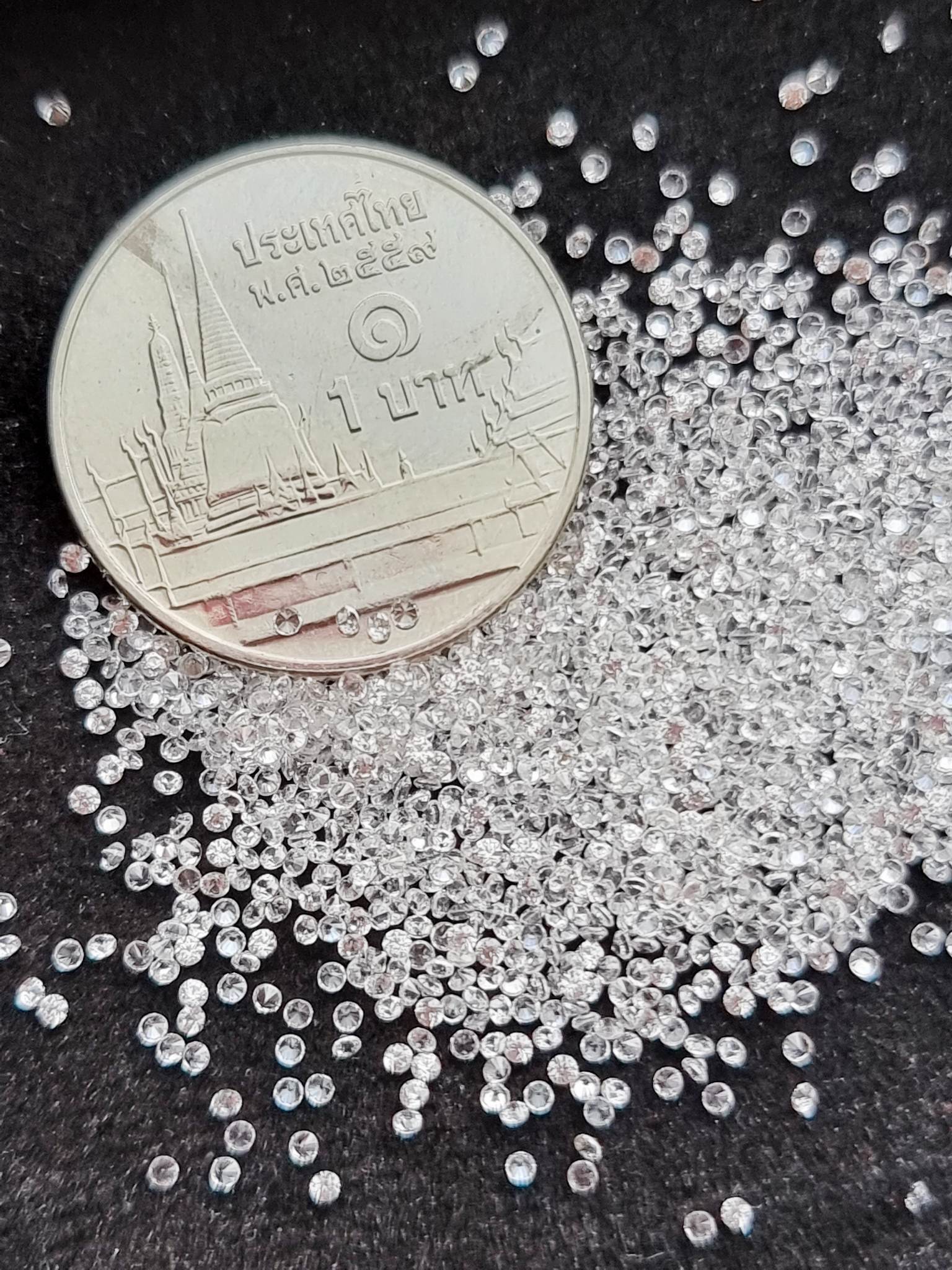 เพทายขาวกลมเจียรเหลี่ยม Size 1.0 มม. 1 กะรัต