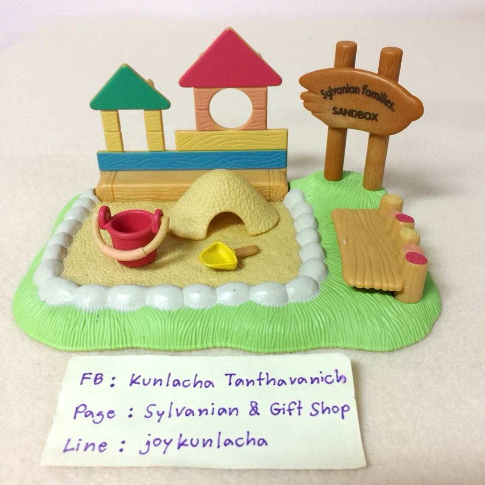 บ่อทรายแสนสนุก มีม้านั่งเล็กๆ น่ารัก ซิลวาเนียน Nursery Sandpit : Sylvanian Families