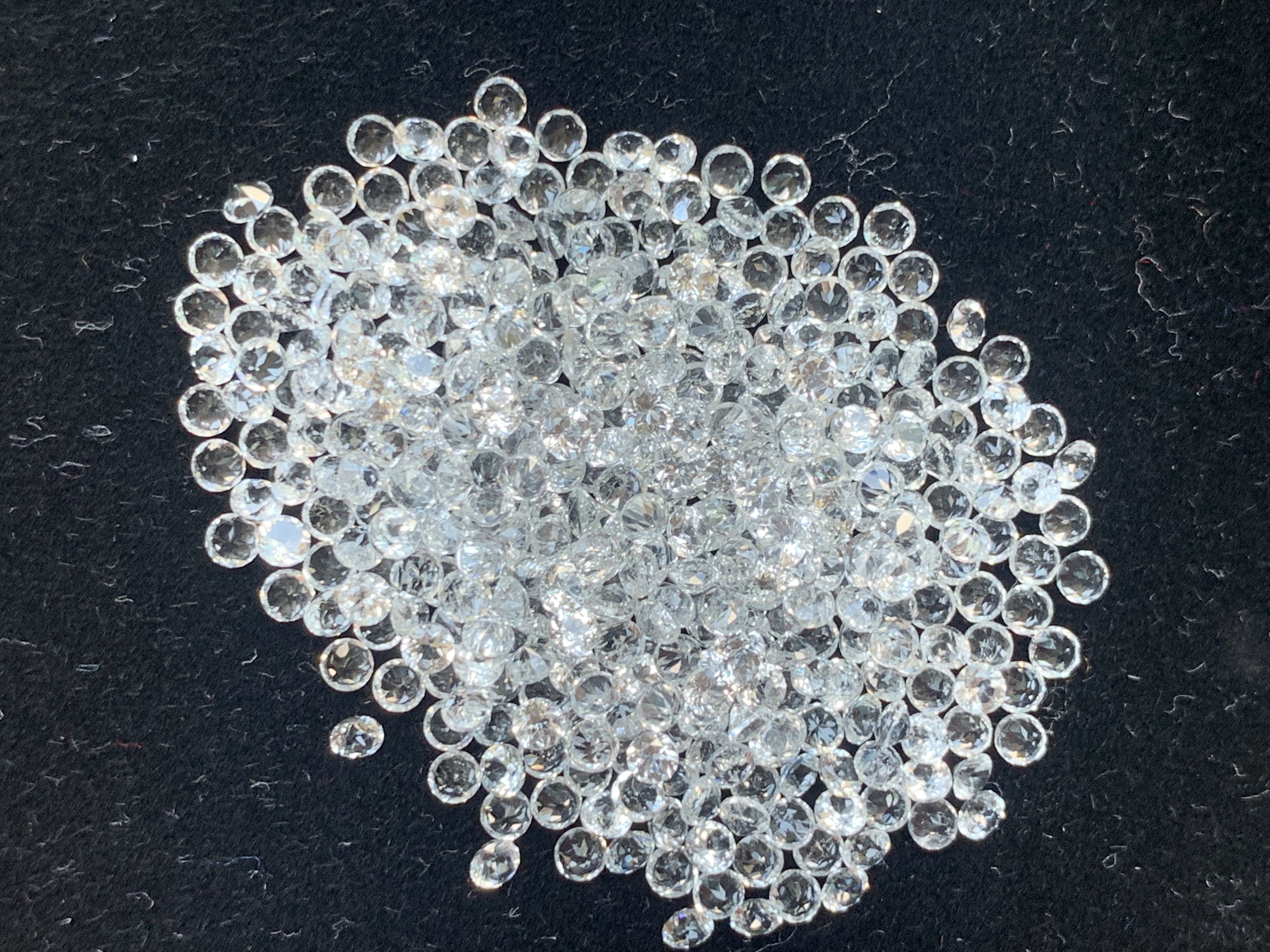 White topaz ไวท์โทปาสกลม 1.8 มม. 5 กะรัต