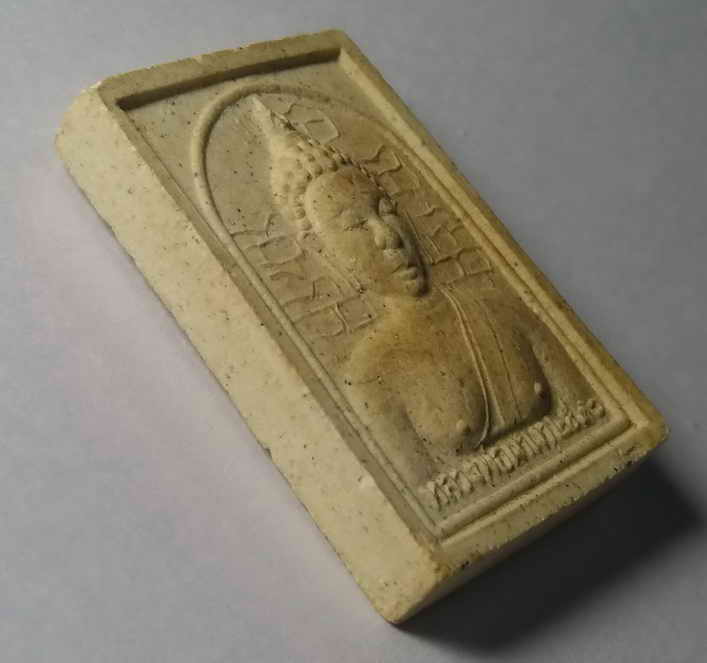 รหัสสินค้า เชียงราย 001 พระเนื้อผงหลวงพ่อผาเงา วัดพระธาตุผาเงา จังหวัดเชียงราย สร้างปี 2536 พระรายการนี้ให้เช่าบูชาแล้ว