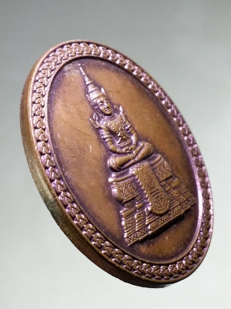 รหัสสินค้า เหรียญพระพุทธ 4257 เหรียญพระแก้วมรกต พระพุทธมหามณีรัตนปฏิมากร หลังกงล้อธรรมจักร ที่ระลึกวิสาขบูชาพุทธบูชา ปี 2554 พิธีพุทธาภิเษกท้องสนามหลวง