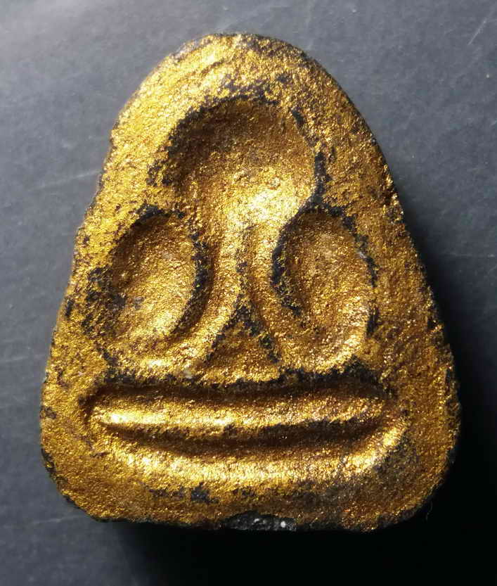 รหัสสินค้า พระปิดตา ทั่วไป 072 พระปิดตาเนื้อผงทาทองบรอนซ์ หลังแบบ น่าจะเป็นสายวัดอ่างศิลา ไม่ทราบที่ครับ พระรายการนี้ให้เช่าบูชาแล้ว