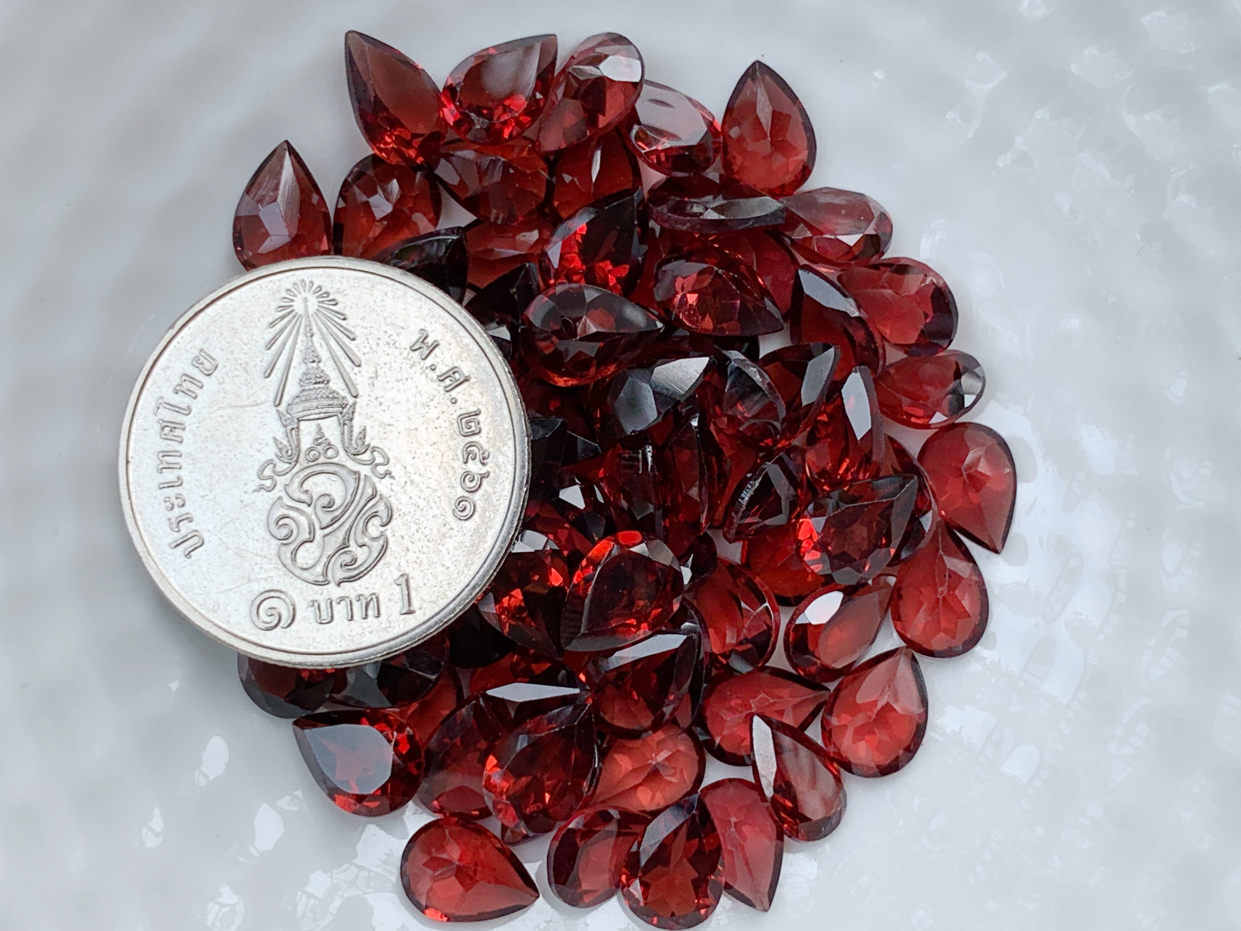 โกเมนหยดน้ำ 7X5 มม. 5 กะรัต