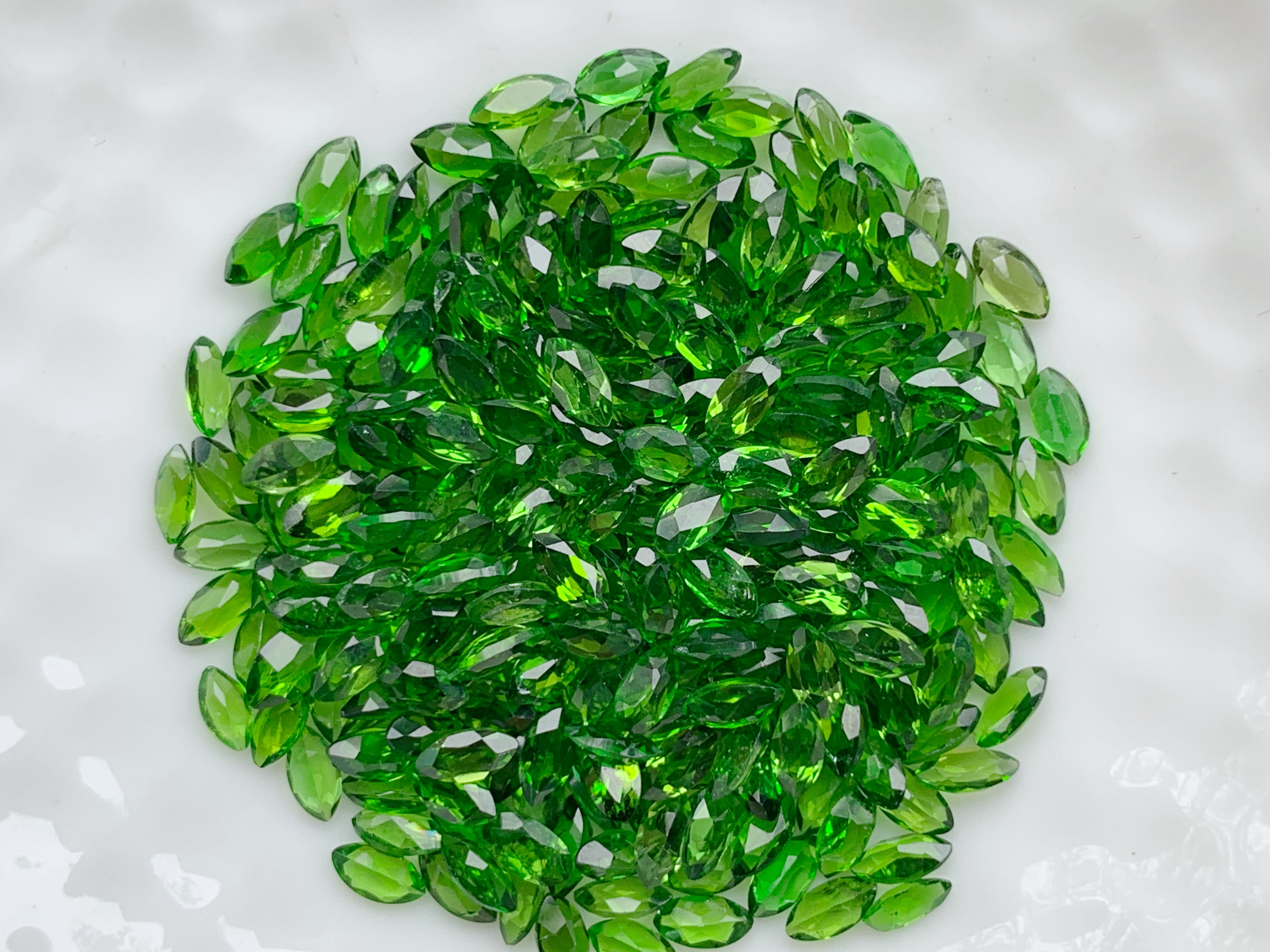 โครมไดออฟไซด์มาคี 4X2 มม. 1 กะรัต