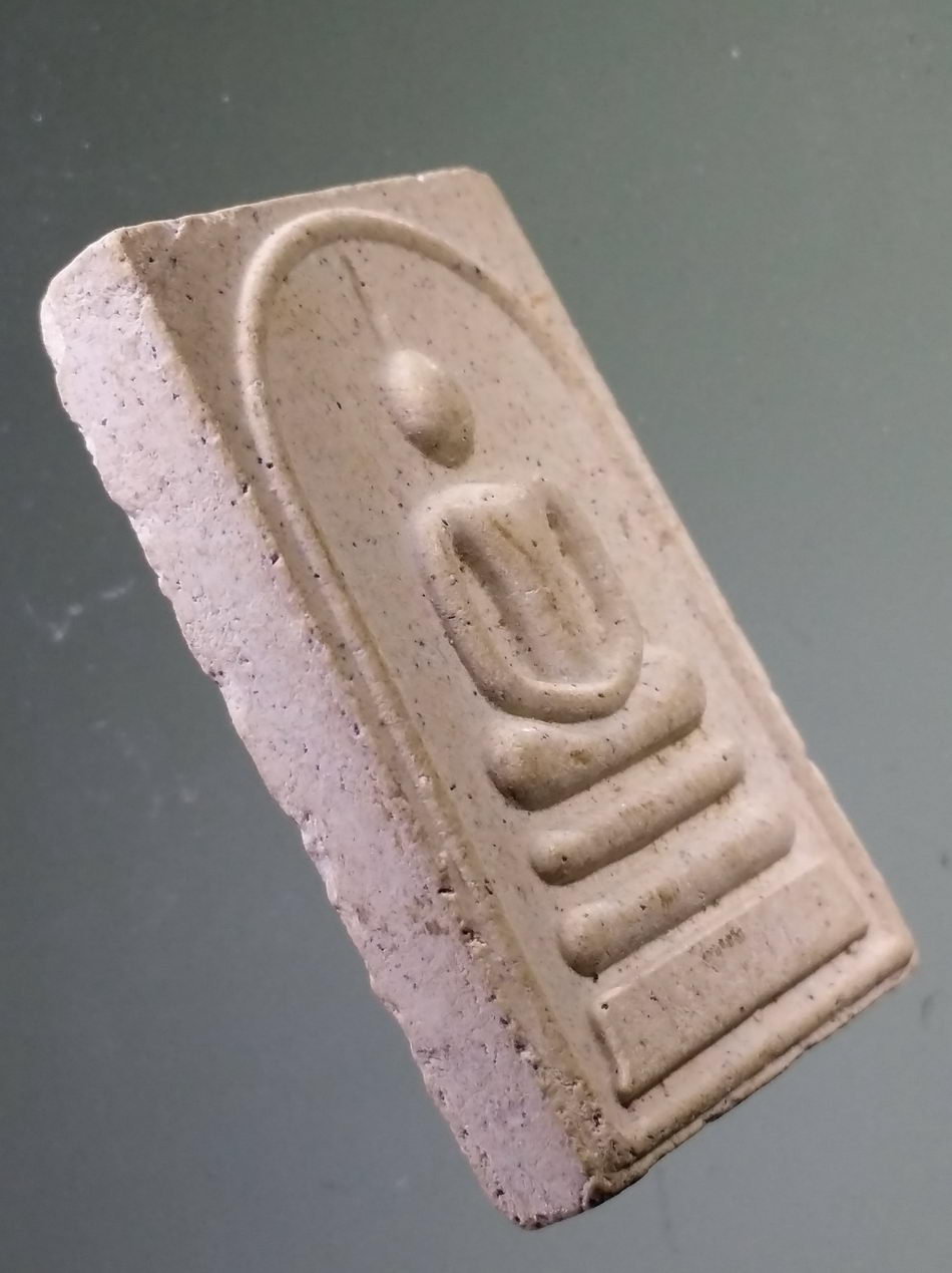 รหัสสินค้า พระสมเด็จวัดต่างๆ 1121 พระสมเด็จมหาปรารถนา หลวงปู่หงษ์ พรหมปัญโญ วัดเพชรบุรี จังหวัดสุรินทร์ สร้างปี 2548