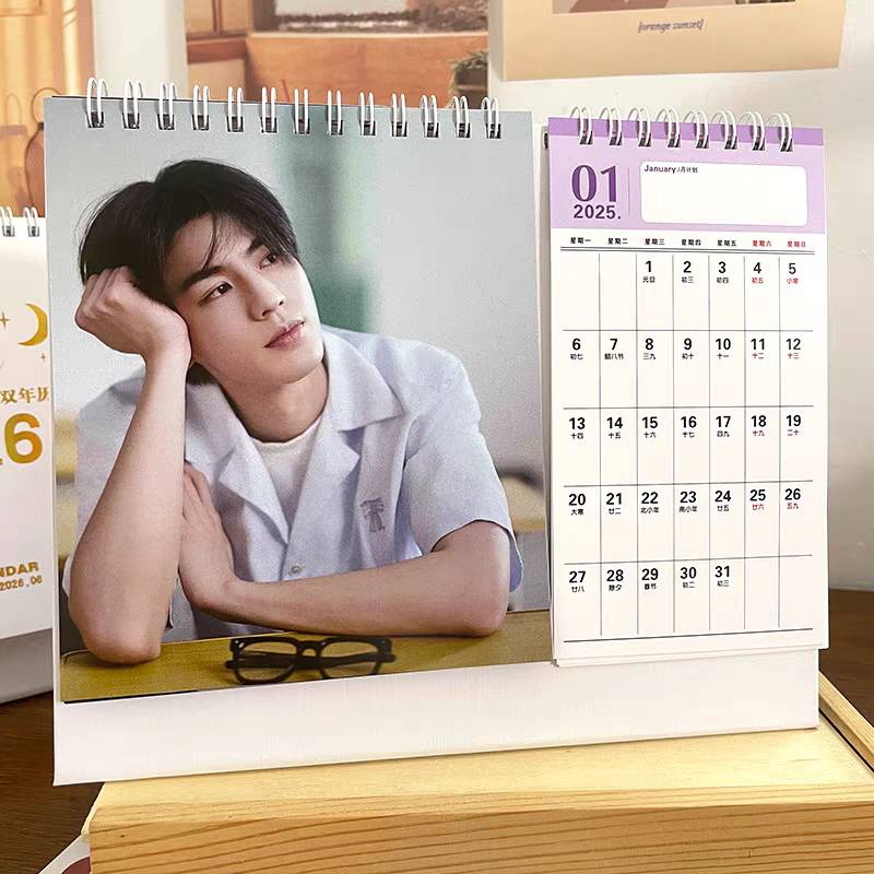 ปฏิทินตั้งโต๊ะ : จางหลิงเฮ่อ Zhang LingHe 2025-2026 *อ่านรายละเอียดสินค้าก่อนสั่งซื้อ*