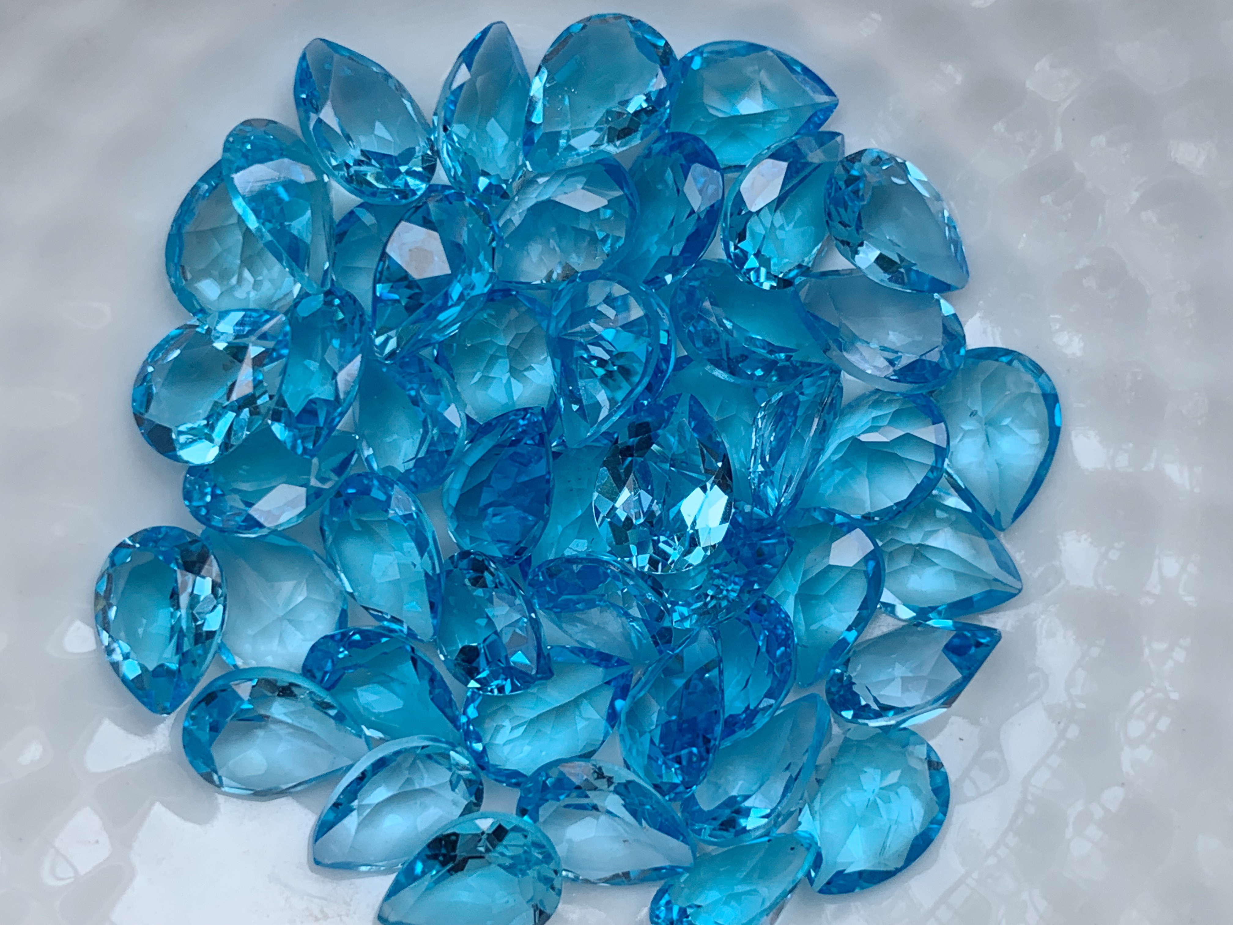 สวิสบลูโทปาสหยดน้ำ 8X6 มม. 5 กะรัต