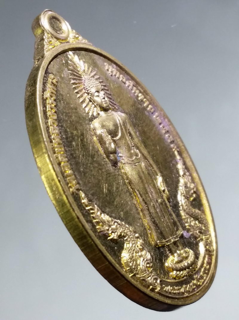 รหัสสินค้า เหรียญพระพุทธ 4279 เหรียญพระพุทธอัฏฐารส วัดเจดีย์หลวงวรวิหาร หลังพญามังรายมหาราช ที่ระลึก 60 รอบนักษัตร ฉลอง 700 ปี เมืองเชียงใหม่ ตอกโค๊ต ด้านหลัง หมายเลข 8062