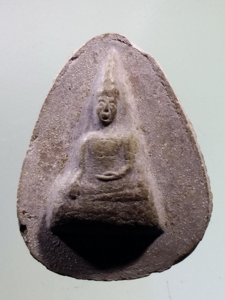 รหัสสินค้า พระเนื้อดิน เนื้อผง เนื้อว่าน 8334 พระนางสำปะซิว (พระท่ามะปราง)วัดสำปะซิว ต.สนามชัย อ.เมือง จ.สุพรรณบุรี รุ่น 3